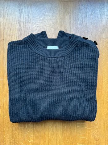 Pull noir avec boutons dorés - H&M