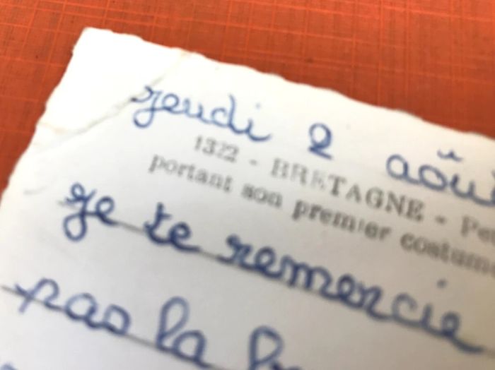 Carte postale ancienne Bretagne Petite Bretonne portant son premier costume de Pont Aven - photo numéro 4