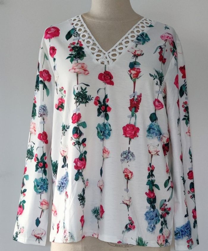 🌸 T-shirt floral col V dentelle blanc femme L – Maria & Gabriele - photo numéro 5