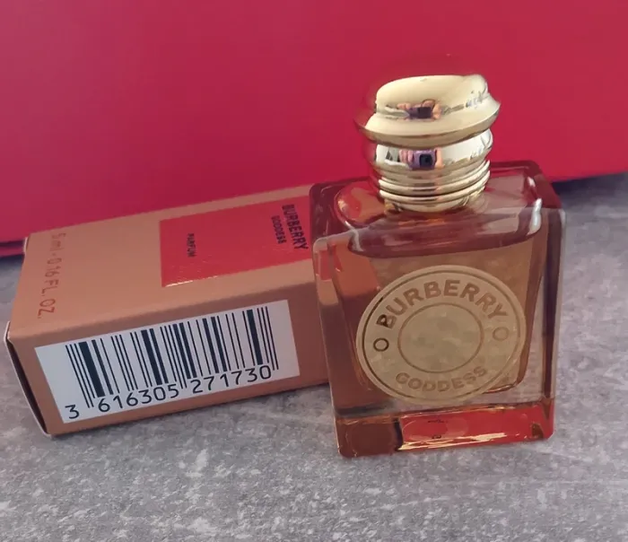 Miniature de parfum Burberry Goodess le parfum - photo numéro 2