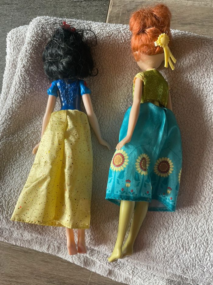 Deux poupées barbie Disney - photo numéro 4
