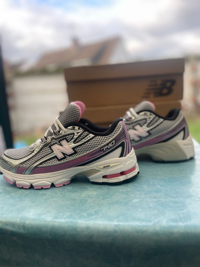 Basket New balance 740 rose gris taille 38 neuve