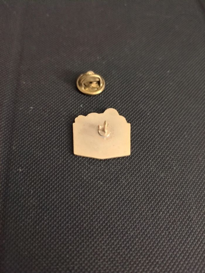 Pin's Religion Famille Chrétienne - photo numéro 2