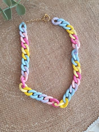 Collier Mailles couleurs pastels