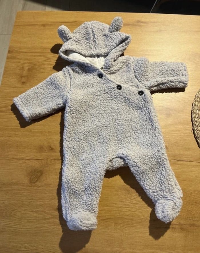 Sur pyjama /combinaison bébé tao