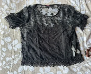 T-shirt manche courtes dentelle noir et broderie