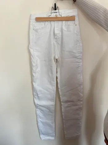 jean blanc crème taille très haute stradivarius taille 36