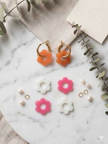 Lot Créoles Dorées + 6 Charms Fleurs Interchangeables