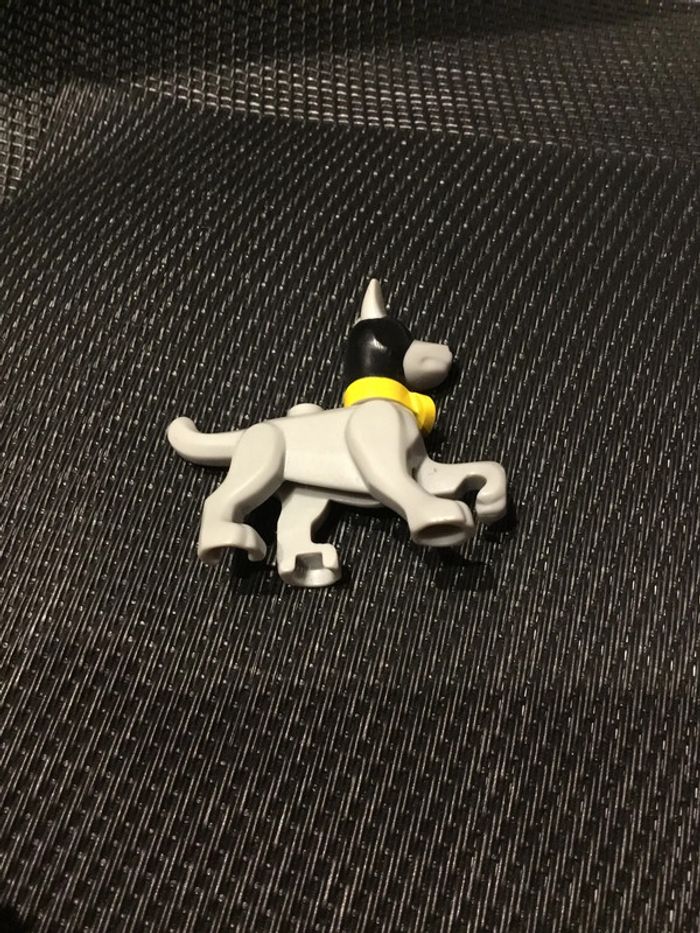 Lego DC comics minifigure Ace le Bat chien Batman 76110 mini figurine - photo numéro 3