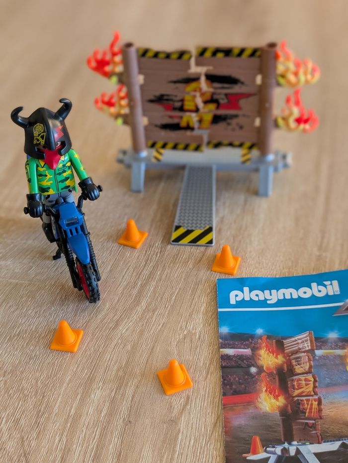 Playmobil 79553 Pilote moto et mur de feu - photo numéro 2