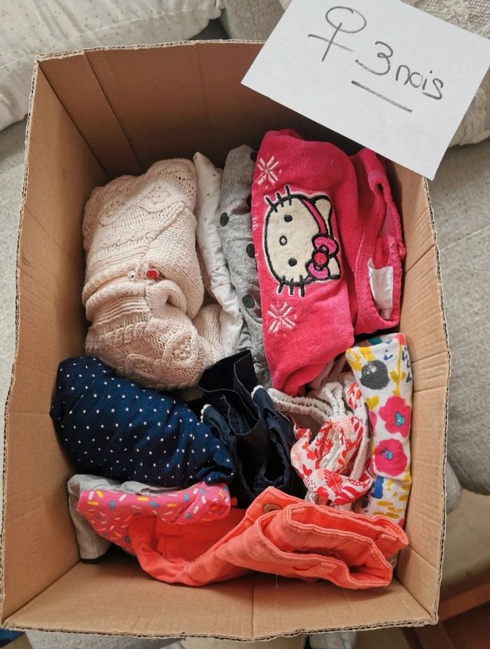 Lot de 22 vêtements enfant fille taille 3mois