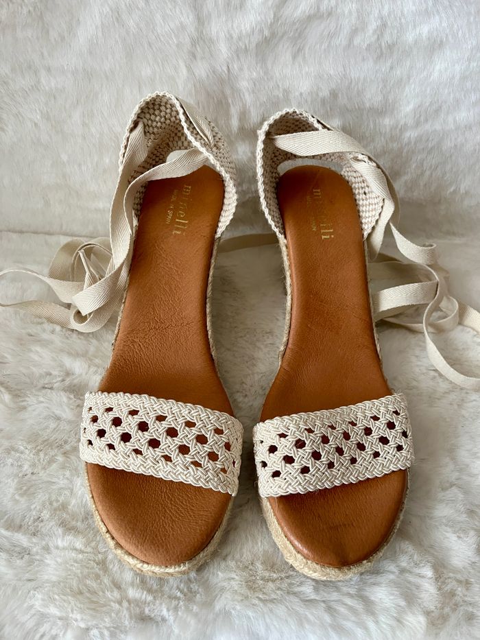 Chaussures, sandales compensées écrues Minelli pointure 41 talons 9 cm - photo numéro 3