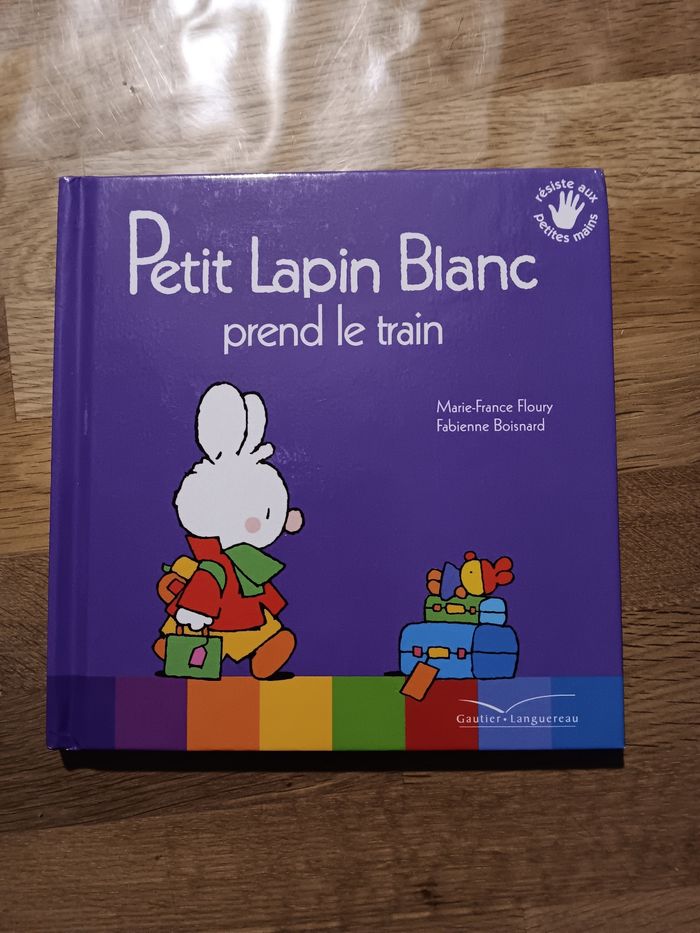 Livre petit lapin blanc