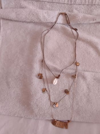 Collier sautoir triple rang doré avec pastilles et coquillage Bonobo