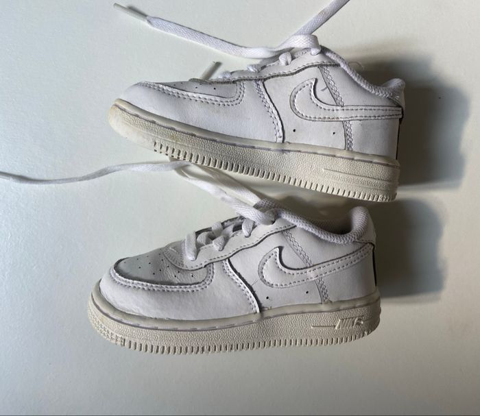Nike Air Force 1 enfant blanches – taille 25 – bon état - photo numéro 3