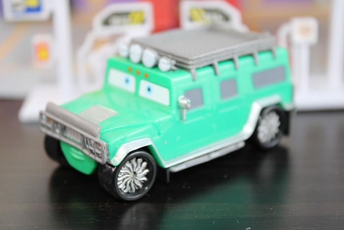 Disney Pixar cars TJ Hummer - photo numéro 1
