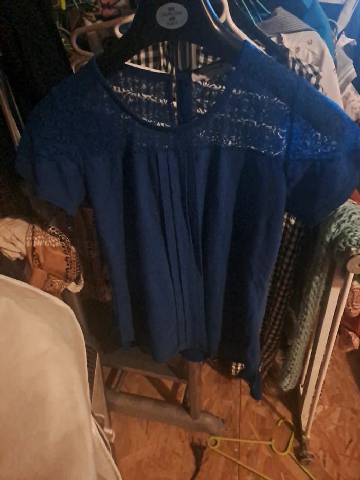 Tshirt à dentelle bleu - photo numéro 2