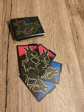paquets de 65 sleeve Pokémon zénith suprême neuf pour vos carte Pokémon avec 4 cale