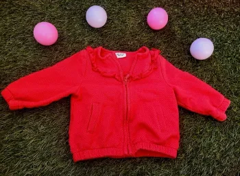 Veste rouge paillettes dorés 9 mois