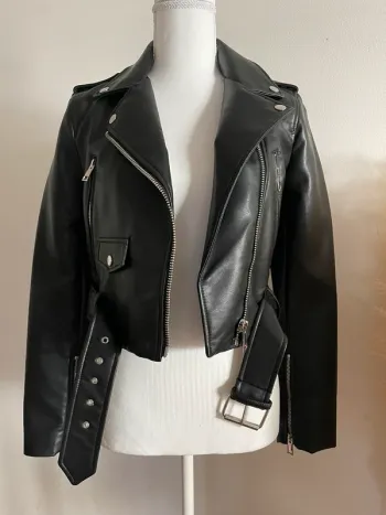 Veste Perfecto ZARA en similicuir ceinturée taille XS
