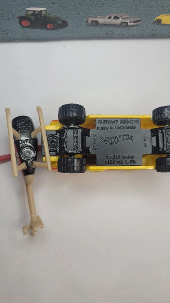 Voiture + hélicoptère hot wheels - photo numéro 3