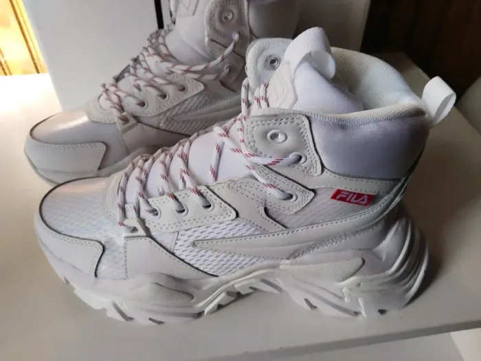 Sublimes baskets sneakers femme marque Fila pointure 38 - photo numéro 3