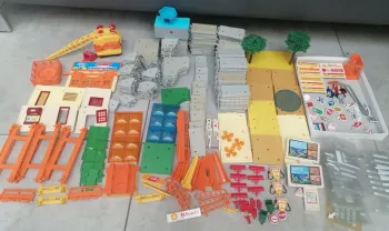 Gros lot 300 pièces vrac  majokit de majorette
