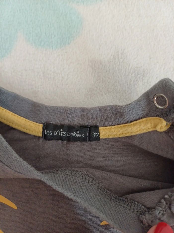 T-shirt gris et jaune 3 mois - photo numéro 2