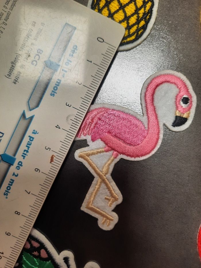 Déco ecusson brodé patch fer à repasser flamant rose 7cm