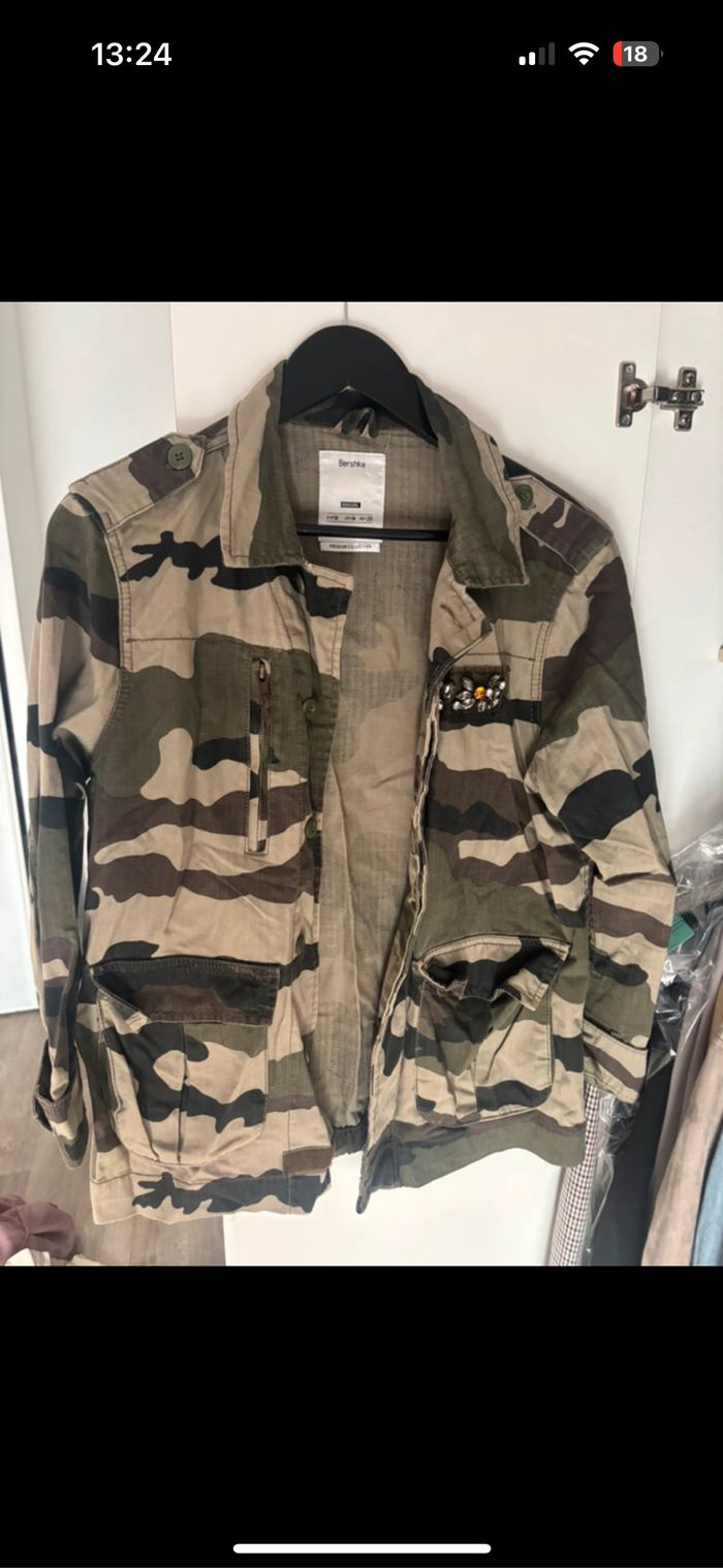 Veste imprimé militaire avec motif dans le dos bershka - photo numéro 5