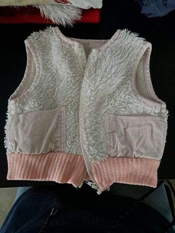 Gilet sans manches zippé taille 18 mois
