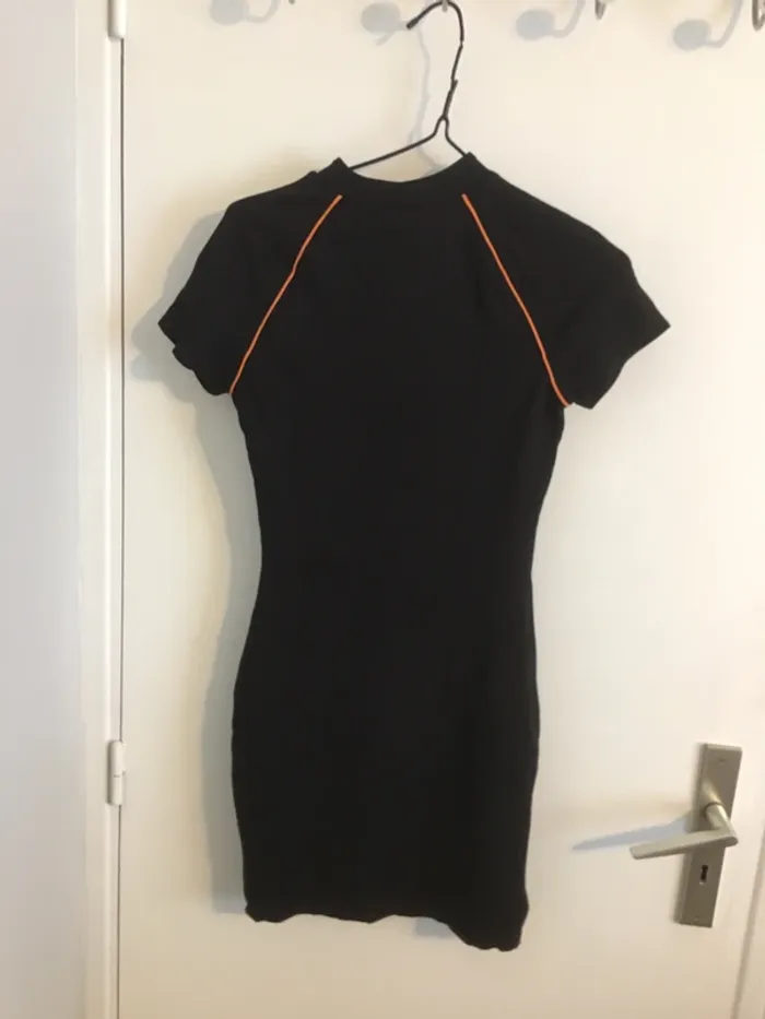 Robe noire - photo numéro 3