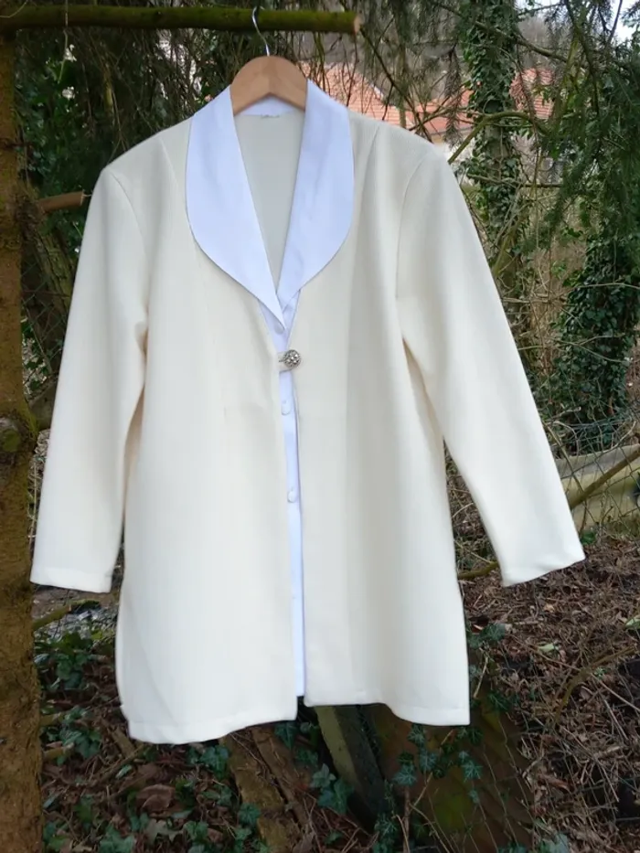 Belle veste habille avec une fausse chemise beige, sans etiquette - photo numéro 7
