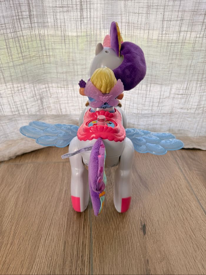 Azalée la licorne arc-en-ciel enchantée et Chloé la Reine des fées Tut tut copain - photo numéro 5