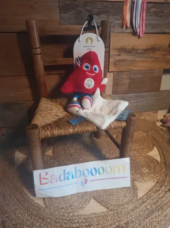 Doudou mascotte Paris 2024 neuf