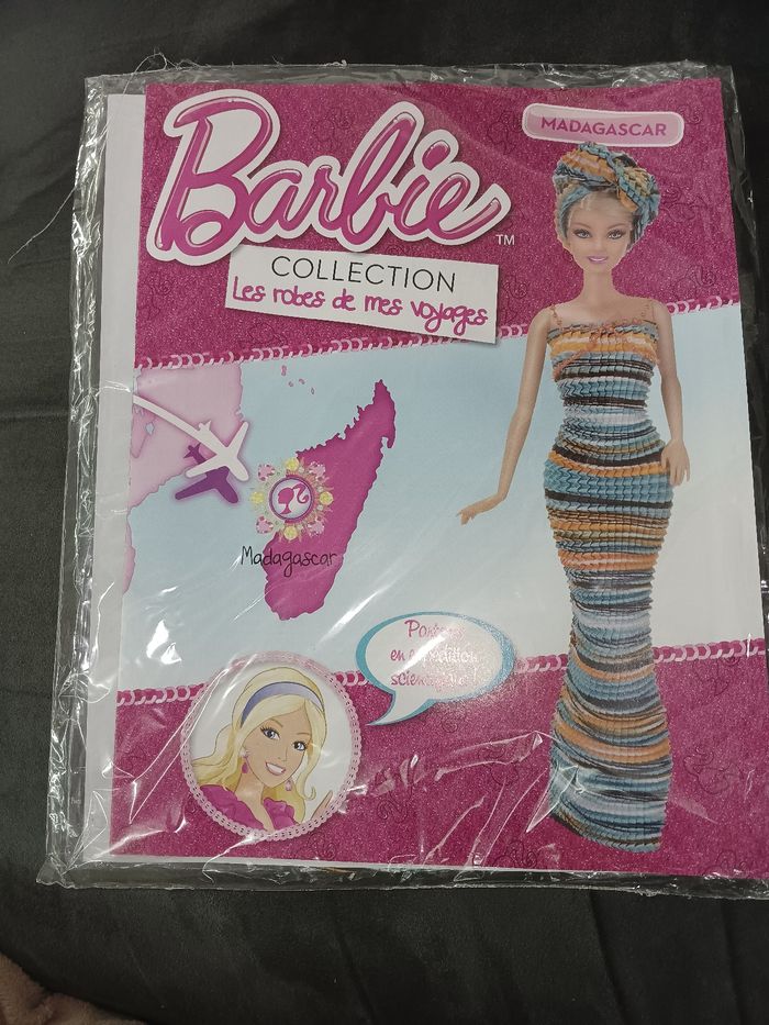 Tenue de mes voyages barbie et livre neuf