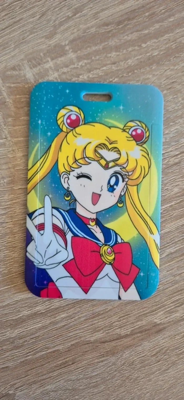 Porte carte d'identité Sailor Moon avec lanière fantaisie. - photo numéro 2