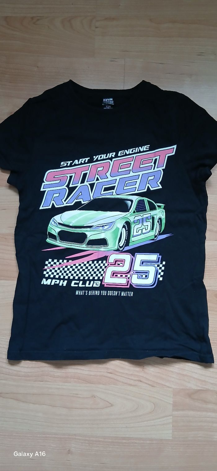 2 tee-shirts taille 12 ans