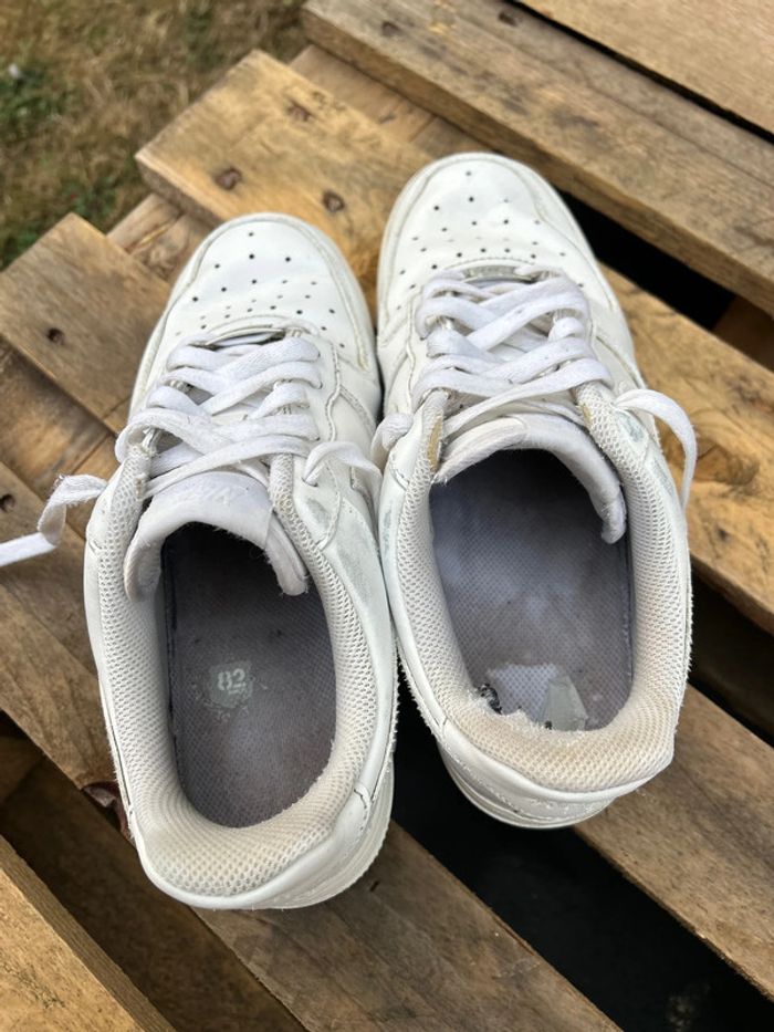 Nike Air Force 1 blanches pointure 39 - photo numéro 5