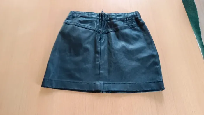 Jupe en simili cuir noir - photo numéro 4