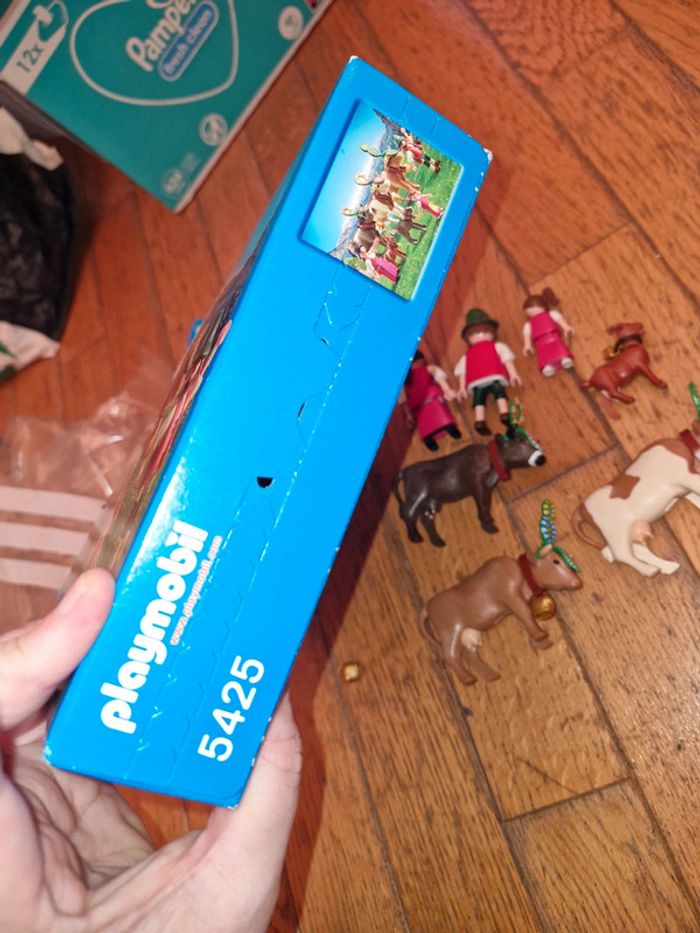 Playmobil 5425 - famille des montagnes avec vaches - photo numéro 13