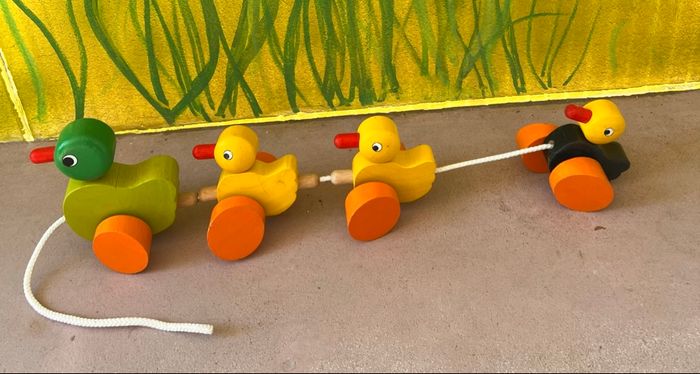 Canard et ses canetons en bois à tirer