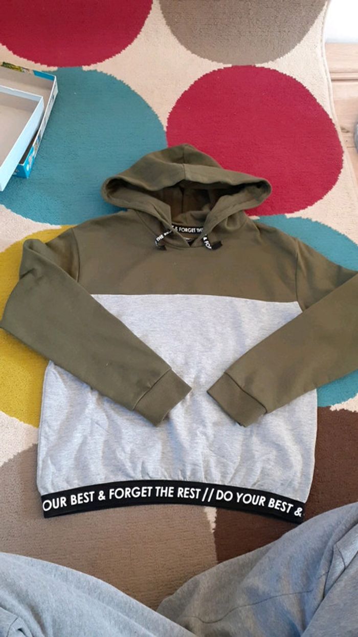 Sweat capuche kaki gris