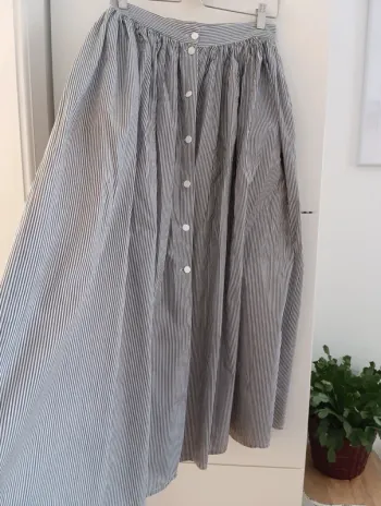 Jupe longue vintage boutonnée fines rayures gris/blanc