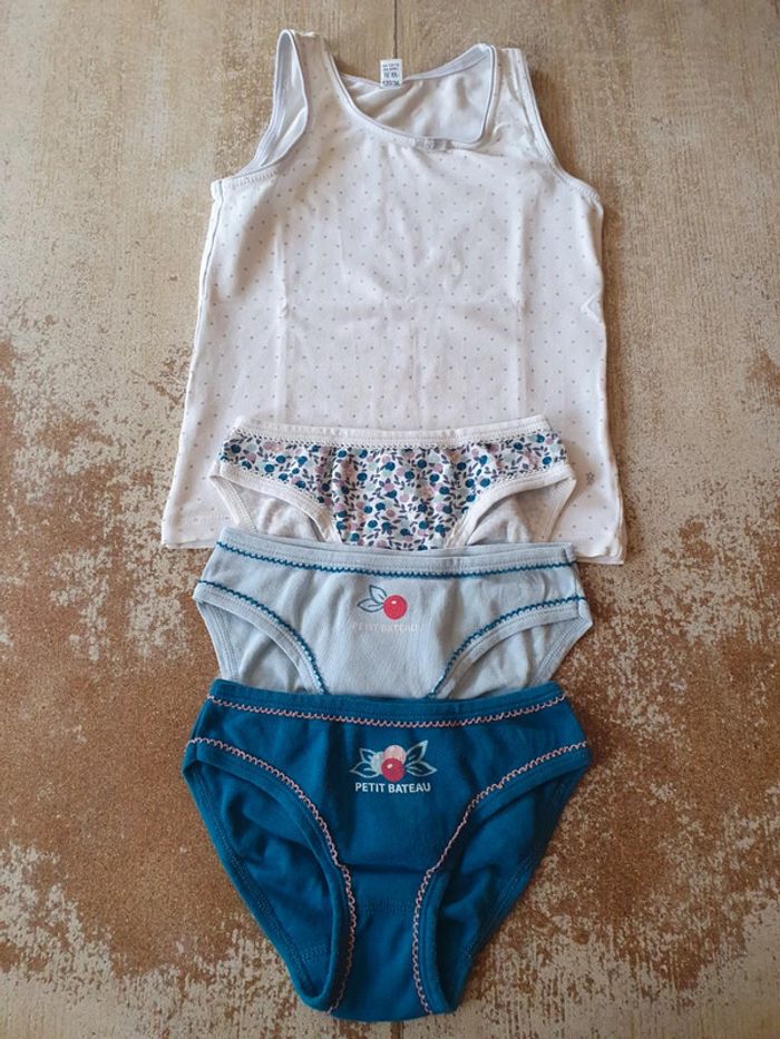 Lot de 3 culottes Petit Bateau et débardeur Okaïdi - 6 ans