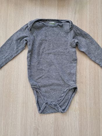 Lot 7 bodies de 6 mois