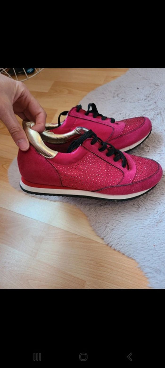 Belles baskets fushia - photo numéro 5