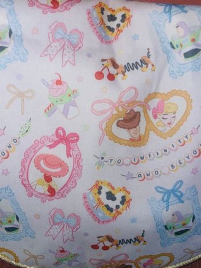 🎒 Sac à dos enfant Toy Story en velours côtelé rose et tissu Toy Story pratique, mignon et personnalisable 💖 - photo numéro 4