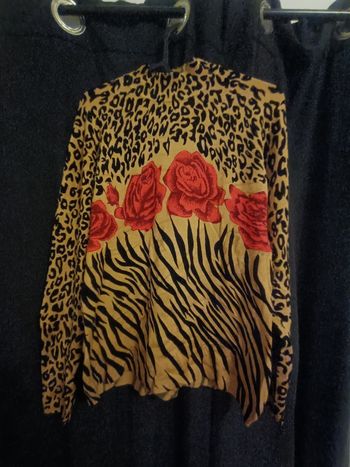 Pull léopard et rose