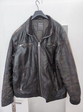 Blouson en cuir synthétique vieilli
